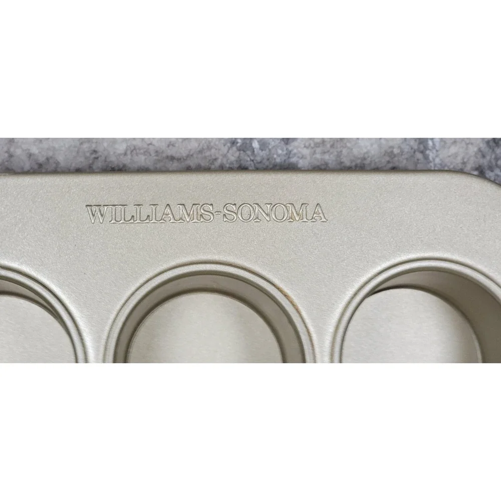 Williams-Sonoma Goldtouch Pro Nonstick Cupcake/ Muffin Pan 12 Well